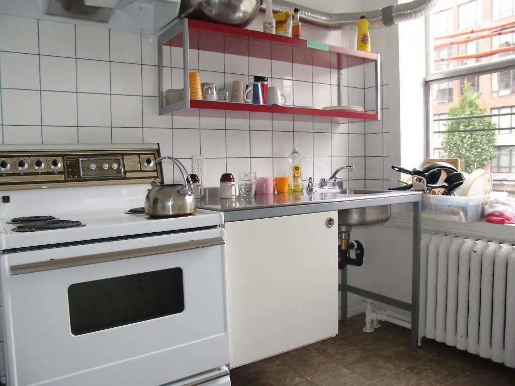 C&N Backpackers Hostel Vancouver